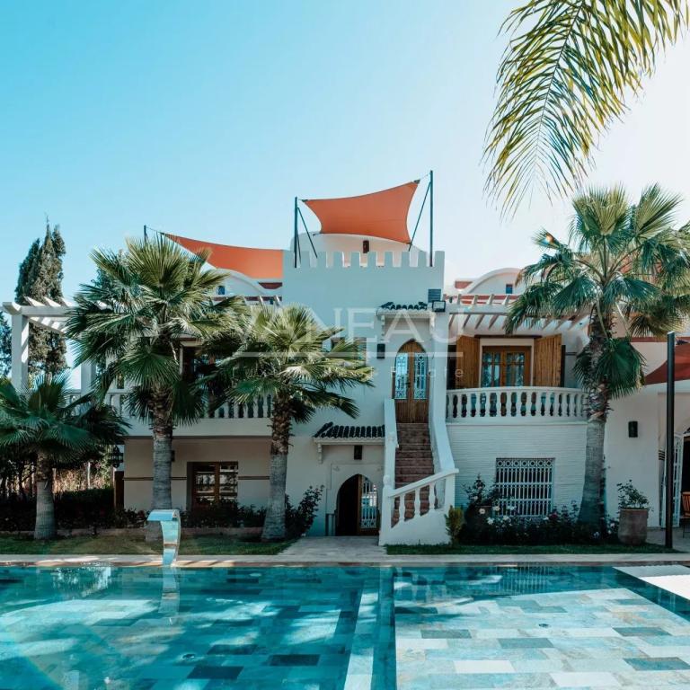 VILLA DE MAITRE SUR GOLF À VENDRE