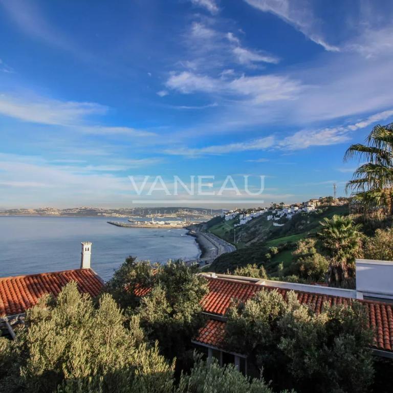 SOMPTUEUSE PROPRIÉTÉ DOMINANT LA MER À VENDRE SUR TANGER