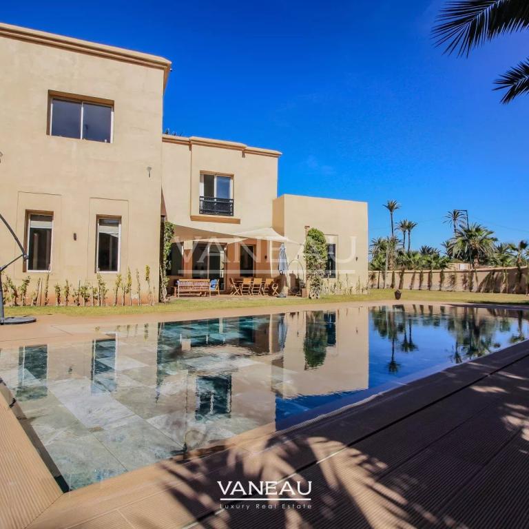 Sompteuse villa nichée au coeur de la Palmeraie