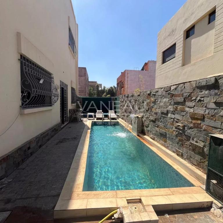 Maison familiale avec piscine Targa