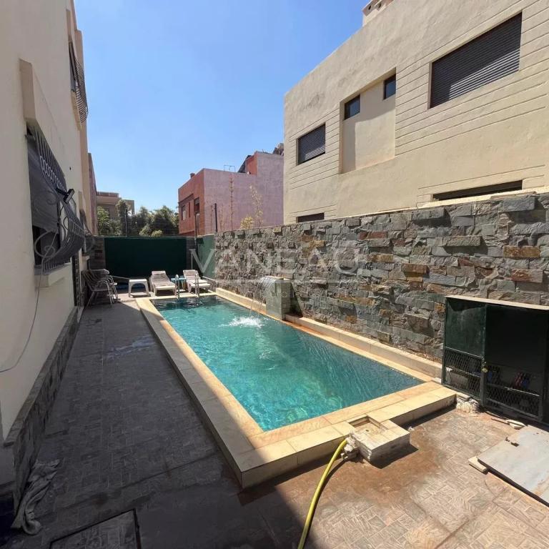 Maison familiale avec piscine Targa