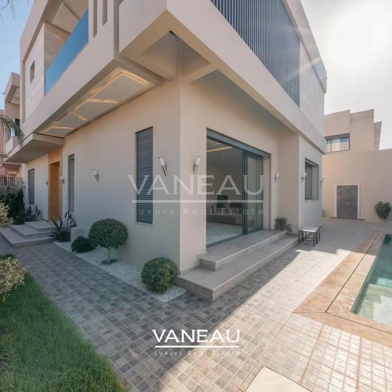 **À Vendre : Villa Spacieuse avec 5 Chambres à Marrakech**