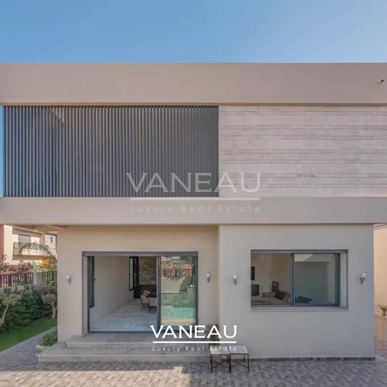 **À Vendre : Villa Spacieuse avec 5 Chambres à Marrakech**