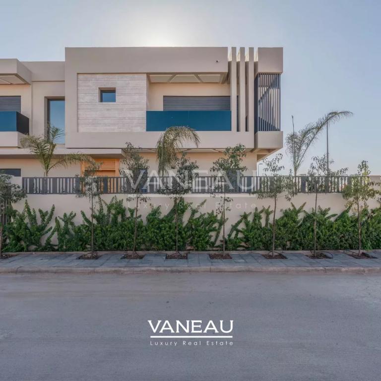 **À Vendre : Villa Spacieuse avec 5 Chambres à Marrakech**