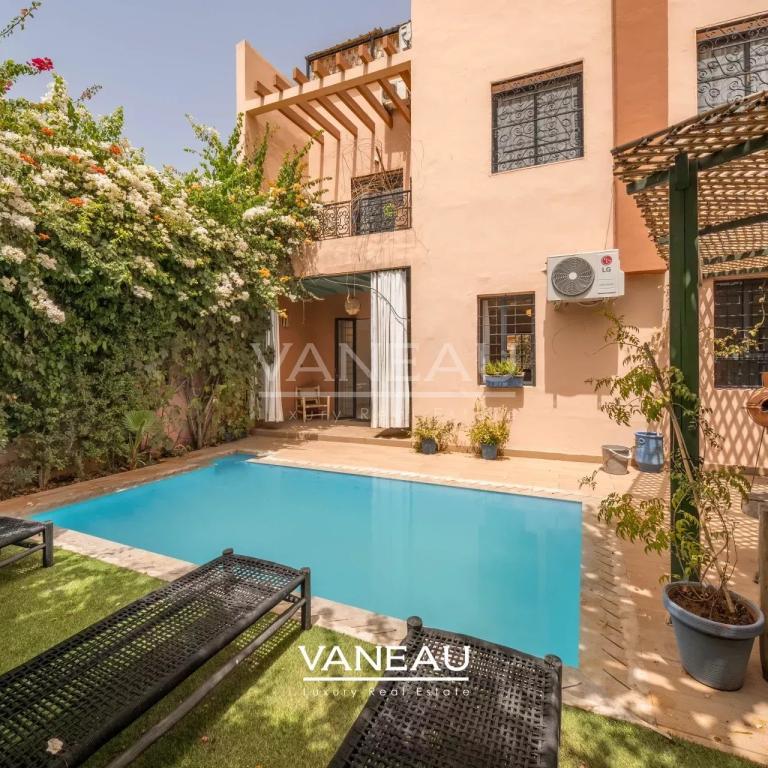**À Vendre : Maison de ville de 400 m² à Marrakech**