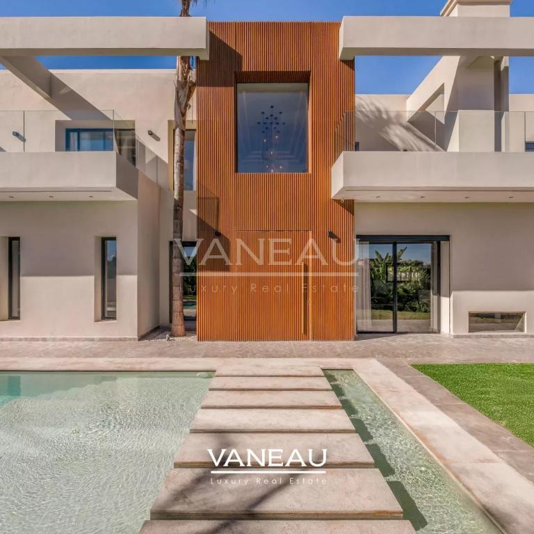 **À Vendre : Villa Moderne de 385 m² sur Golf à Marrakech**