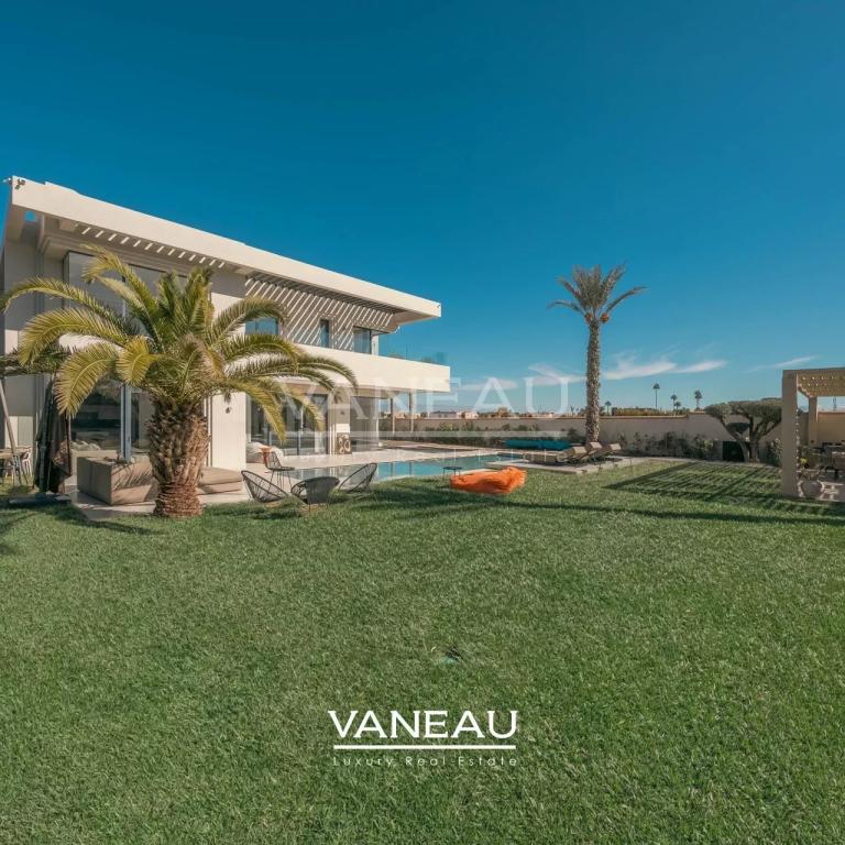 **À Vendre : Villa d’Exception sur le Golf Akenza à Marrakech**