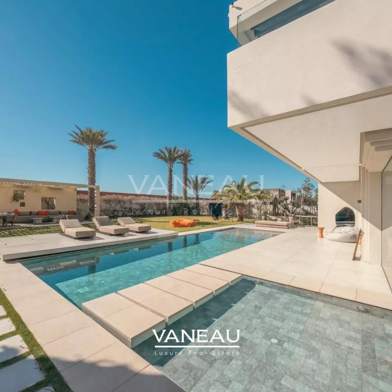**À Vendre : Villa d’Exception sur le Golf Akenza à Marrakech**