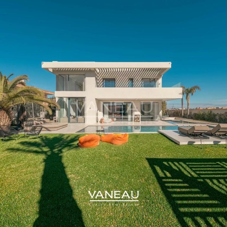 **À Vendre : Villa d’Exception sur le Golf Akenza à Marrakech**