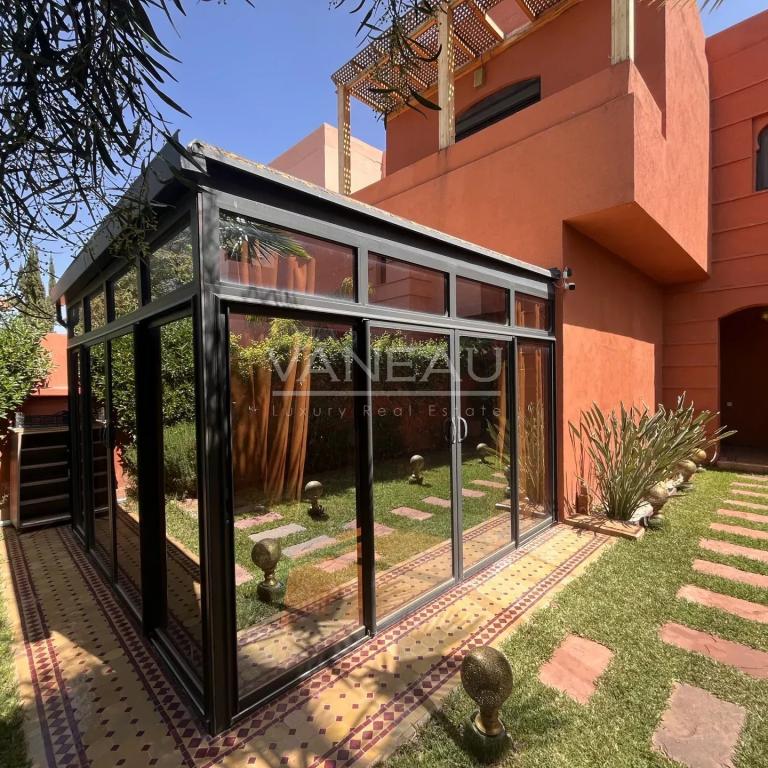 Villa  km 6 route de Fés