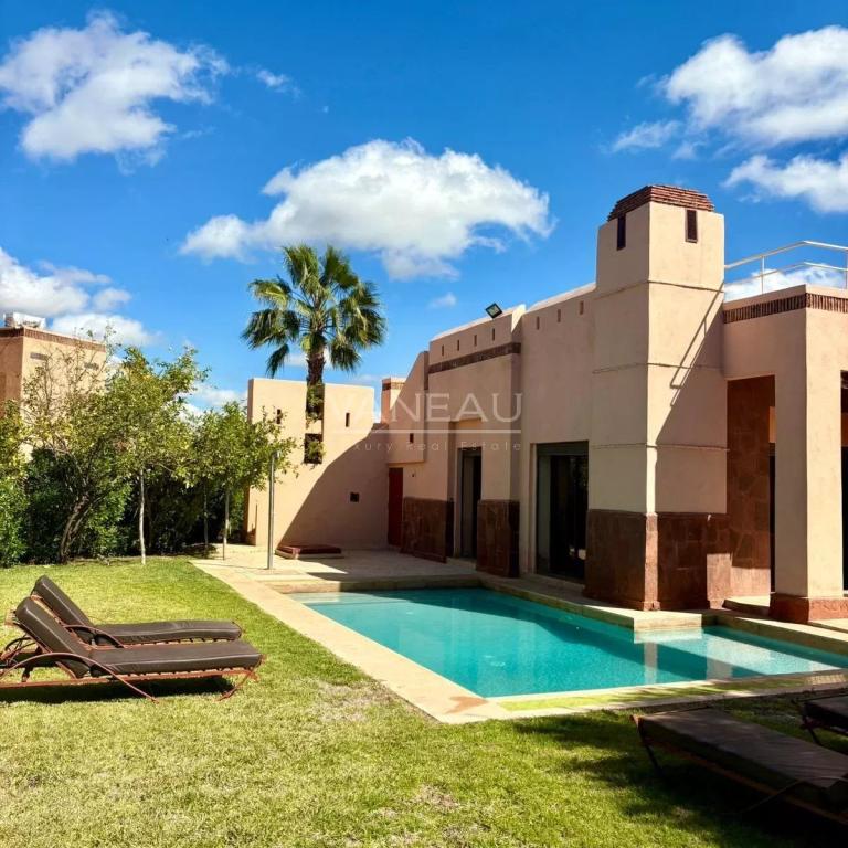 Jolie villa 3 chambres route de Fes avec piscine