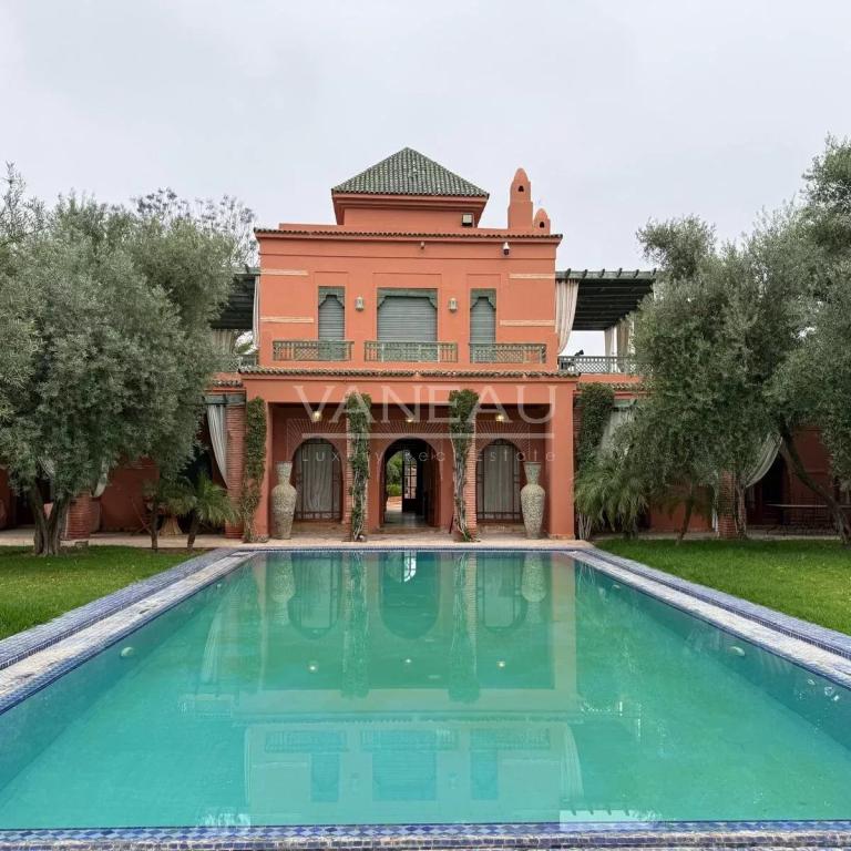****Villa rÃ©novÃ©e au cÅ“ur de la Palmeraie***