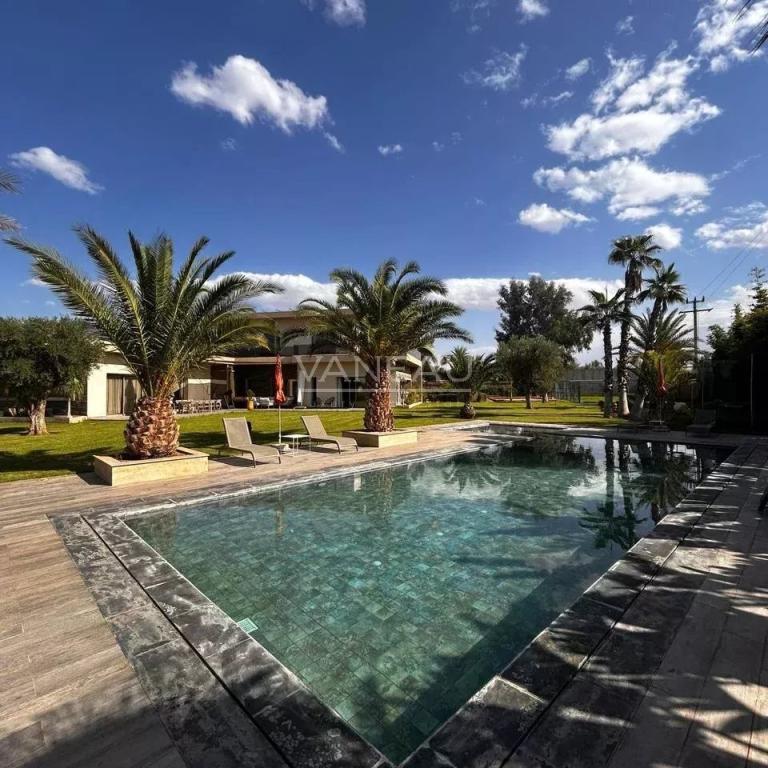 Villa contemporaine à vendre Route de Fes