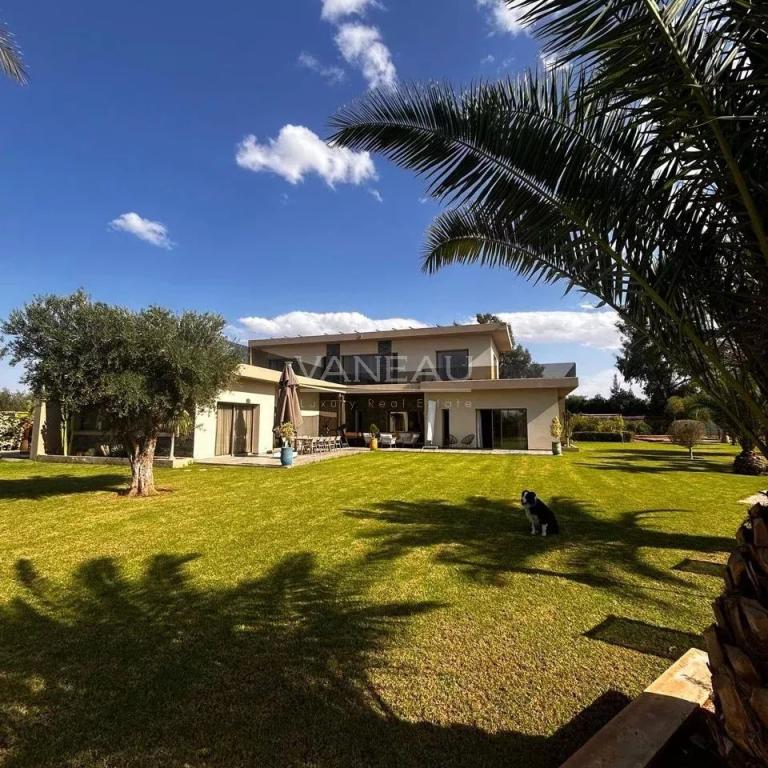 Villa contemporaine à vendre Route de Fes