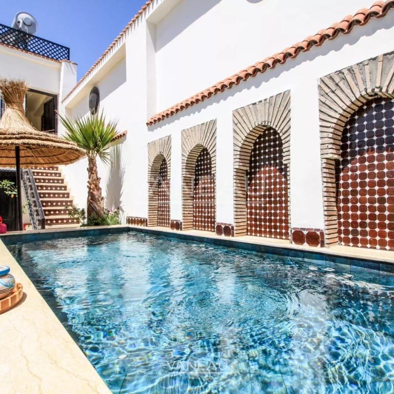 MARRAKECH MAISON D'HÔTES DE 7 CHAMBRES PISCINE SUR LA TERRASSE À VENDR