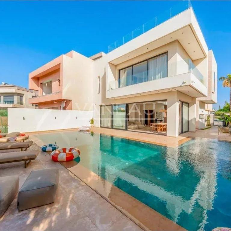 Villa contemporaine avec piscine et vue sur l’Atlas