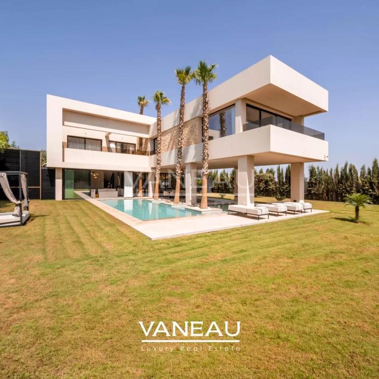 Villa contemporaine avec piscine et vue sur l’Atlas