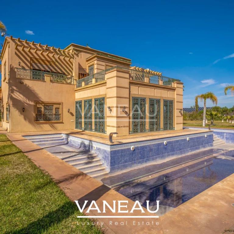 Villa aux allures de palais avec autorisation de maison d'hôtes sur la route de l'Ourika