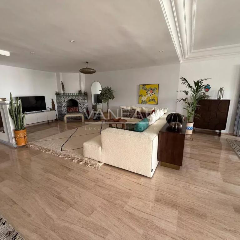 Appartement meublé avec grande terrasse à louer