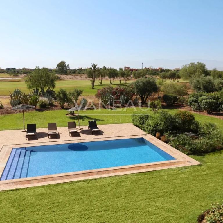 Villa Front de Golf Titrée et meublée