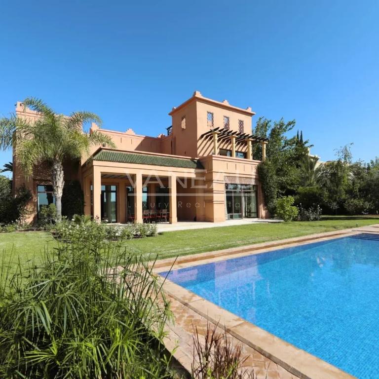 Villa Front de Golf Titrée et meublée