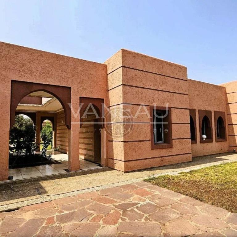 Beau Domaine a vendre avec AVNA , Sidi Abdelghiat