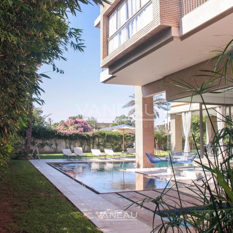 Villa contemporaine isolée collée au golf d'Amelkis