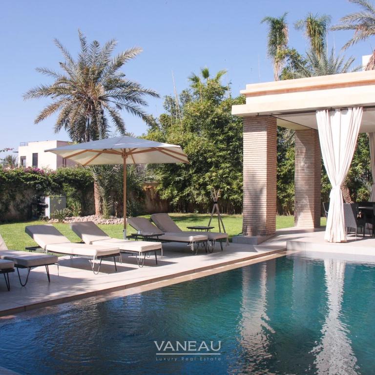 Villa contemporaine isolée collée au golf d'Amelkis