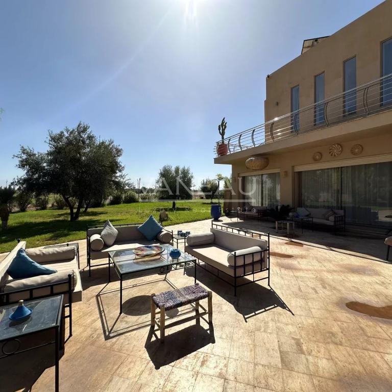 Magnifique villa front de golf à 5 min du centre ville