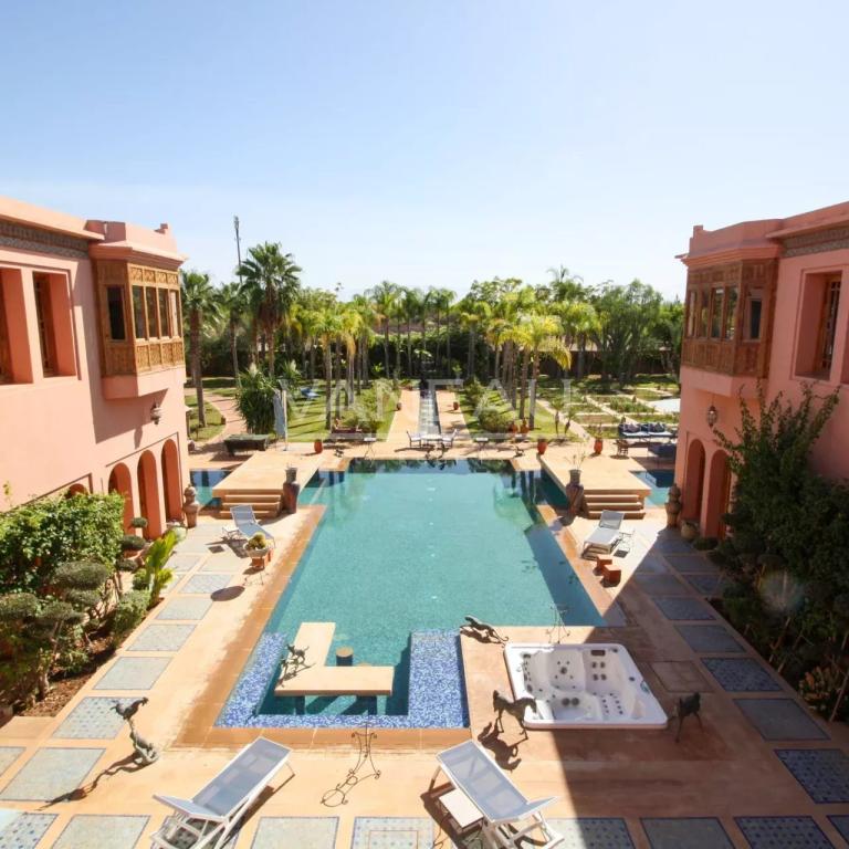 BELLE DEMEURE À MARRAKECH À VENDRE AUX ALLURES D'UN PALAIS DES M