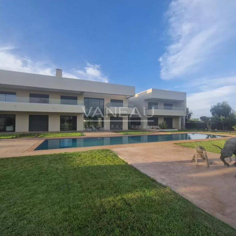 VENTE VILLA NEUVE SUR 2 HECTARES A SEULEMENT 15 MINUTES DE MARRA