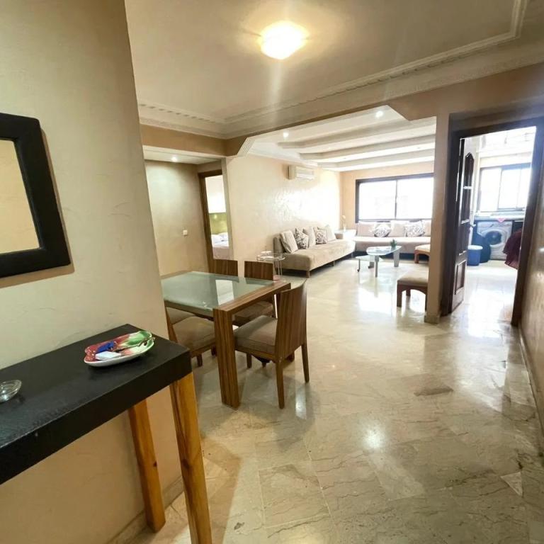 Vaste 2 pièces en location dans le quartier Racine