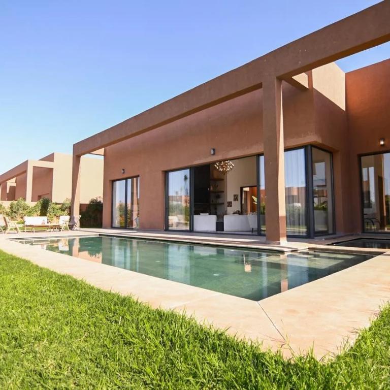 Villas de plain pied sur plan sur la route du barrage