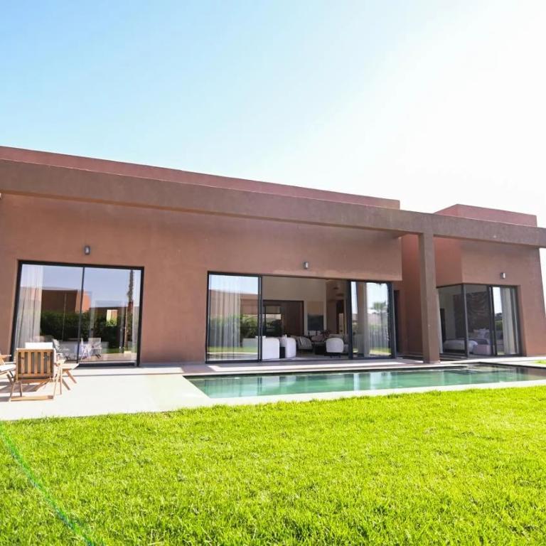 Villas de plain pied sur plan sur la route du barrage