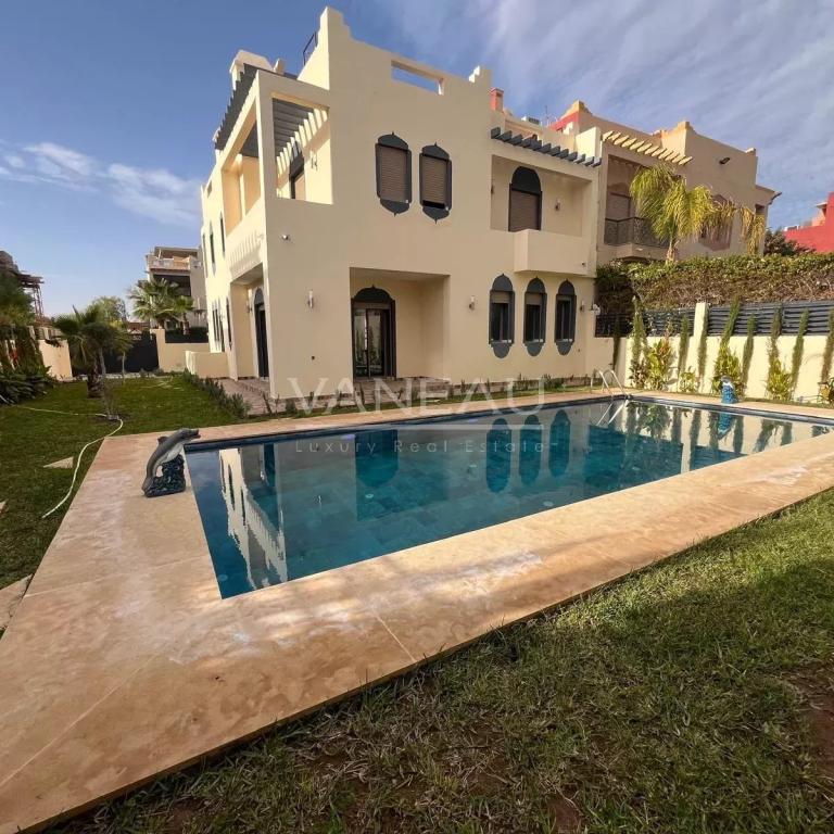 ****Villa de 150m² avec piscine***