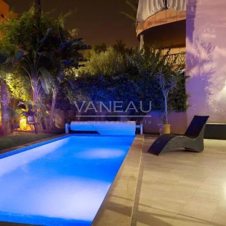 ***Duplex avec piscine privée au coeur de l'Hivernage***