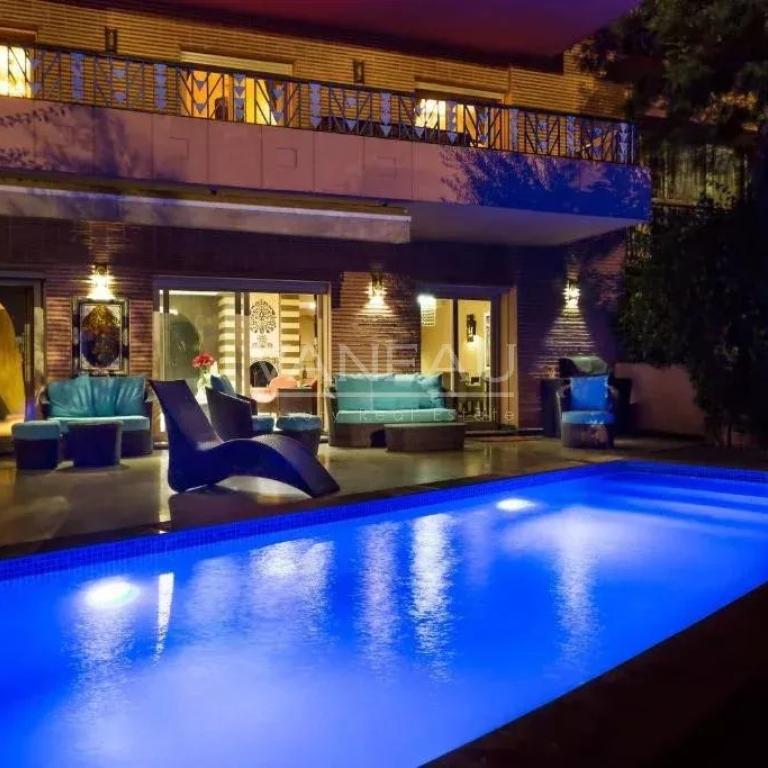 ***Duplex avec piscine privée au coeur de l'Hivernage***