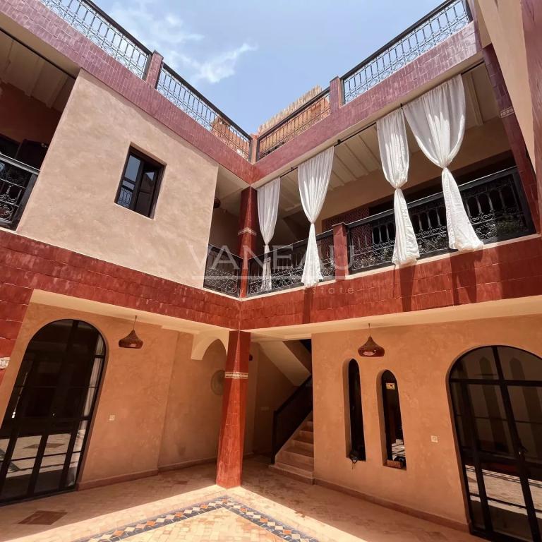 Grand riad en cour de rénovation Larousse/ Bab Doukala