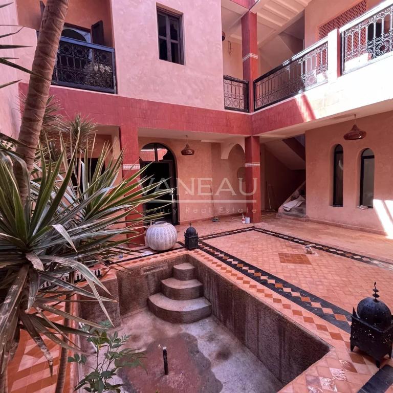 Grand riad en cour de rénovation Larousse/ Bab Doukala