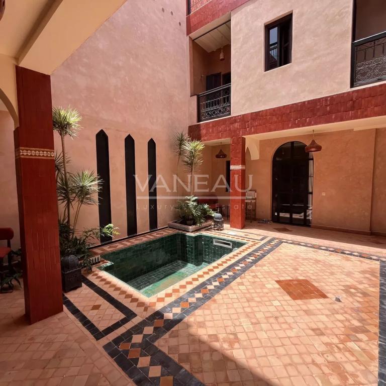 Grand riad en cour de rénovation Larousse/ Bab Doukala