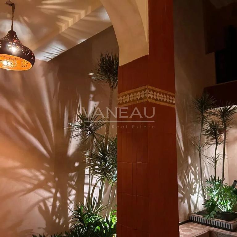 Grand riad en cour de rénovation Larousse/ Bab Doukala