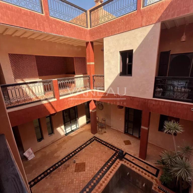 Grand riad en cour de rénovation Larousse/ Bab Doukala