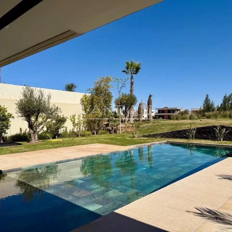 Villa au coeur d'un prestigieux golf