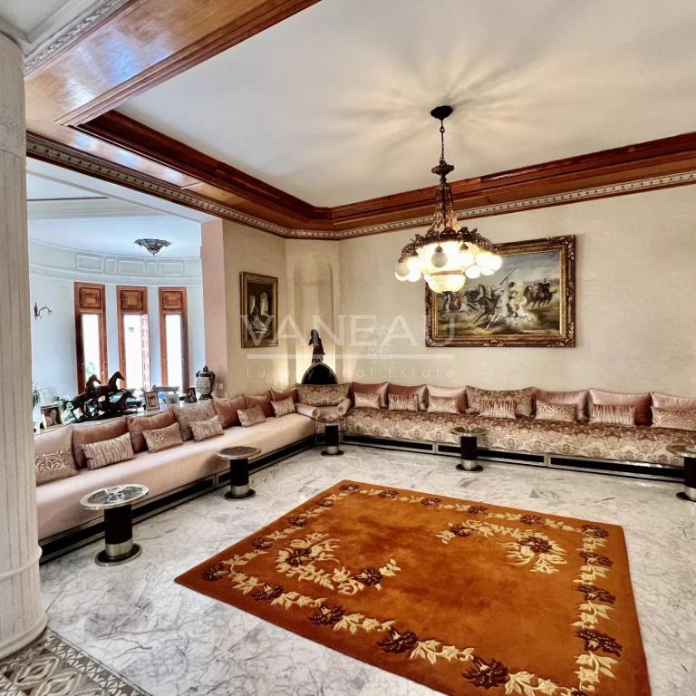 Magnifique maison de maître à Vendre à 10 min du centre ville