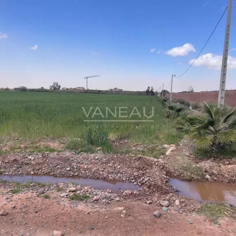 ****Route de Tahanaout Terrain constructible***