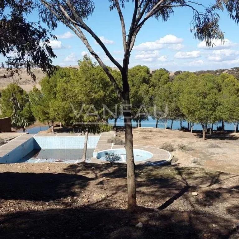 ****Terrain constructible au pied du lac Takerkoust****