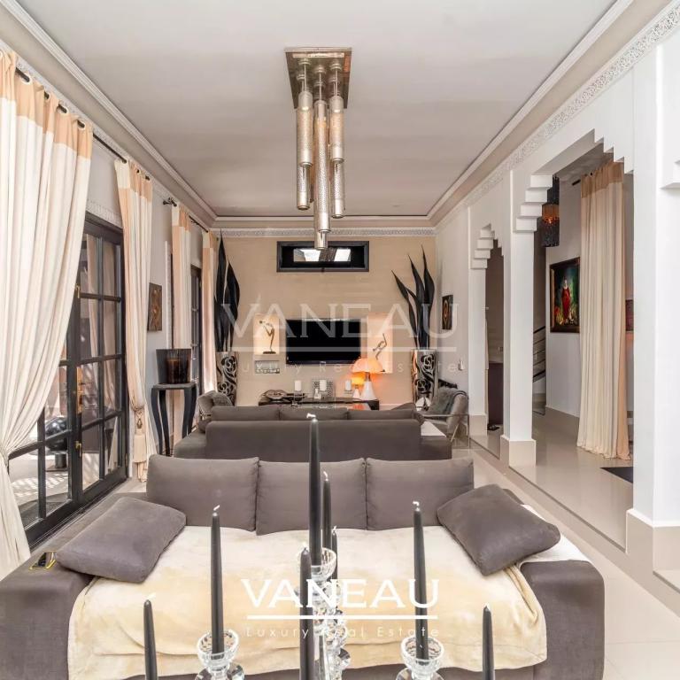 Produit rare splendide  villa   Km 8 route de l'Ourika