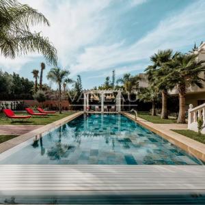 VILLA DE MAITRE SUR GOLF À VENDRE