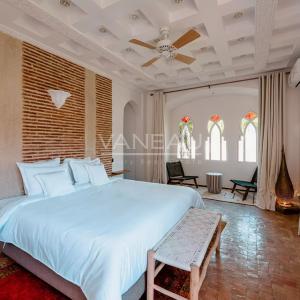 VILLA DE MAITRE SUR GOLF À VENDRE