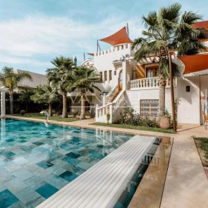 VILLA DE MAITRE SUR GOLF À VENDRE